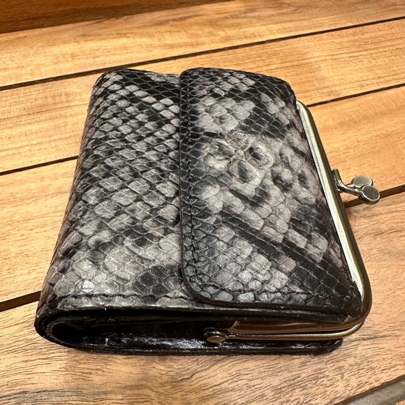 Patricia Nash black/grey snake-like leather wallet. New without tags. - Picture 2 of 16